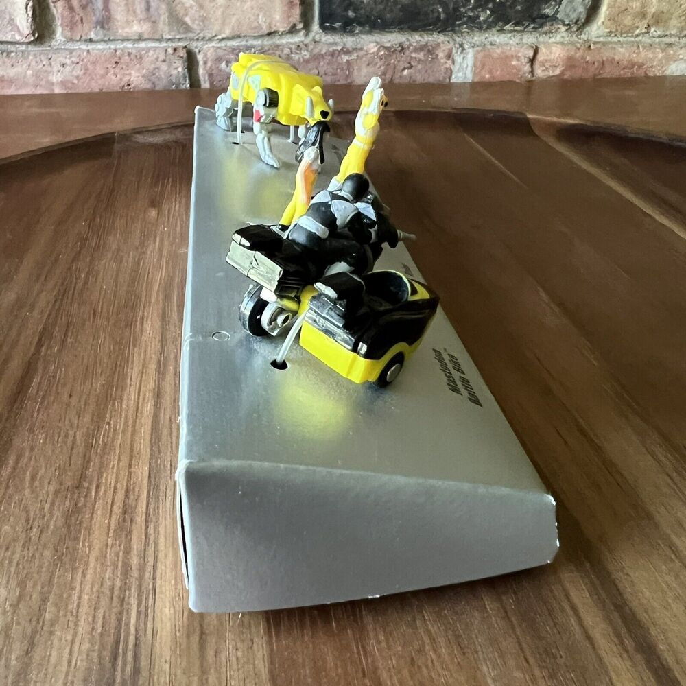 Micro Machines Mighty Morphin Power Rangers Set #4 Yellow Ranger Trini - Picture 9 of 16